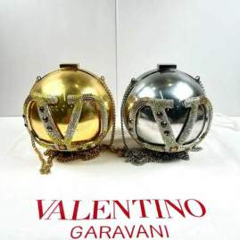 Picture of Valentino Handbags _SKUfw167760713fw